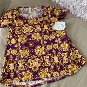 LuLaRoe Classic Tee.nwt